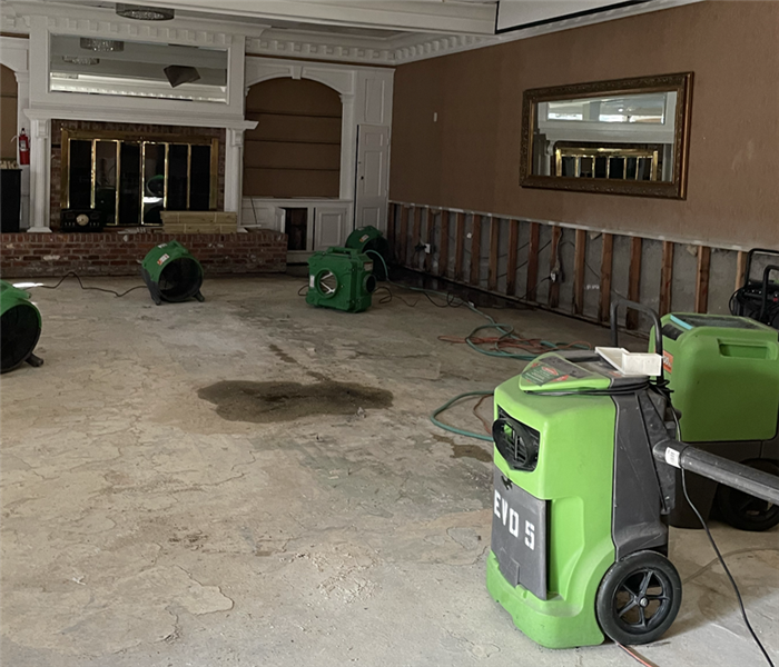 SERVPRO equipment drying out a room